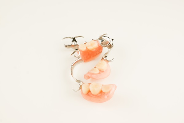 Tips For Adjusting To New Dentures