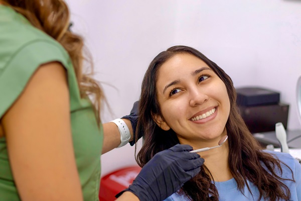 How To Find A Smile Makeover Dentist